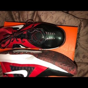 NIKE Men’s Air Marvin Low Basketball shoe